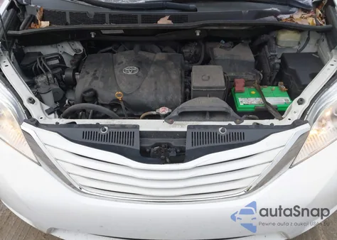 2017 Toyota Sienna Le 7 Passenger z USA, uszkodzony, nr VIN 5TDJZ3DC9HS179647